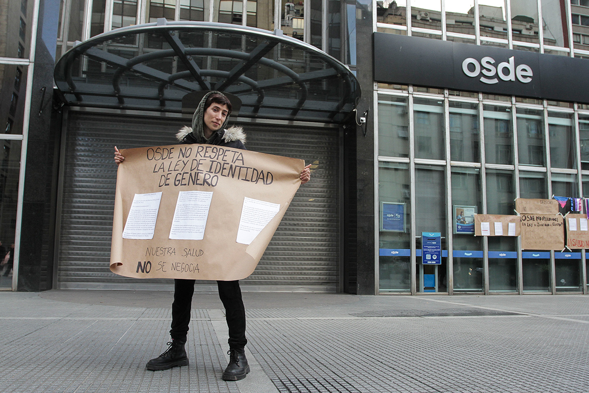 Prepagas niegan cobertura médica a personas travestis y trans e incumplen con la ley de identidad de género