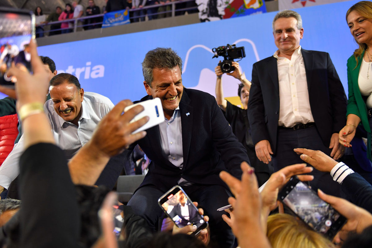 Massa corre al FMI de la agenda y sale a pelear contra el ausentismo