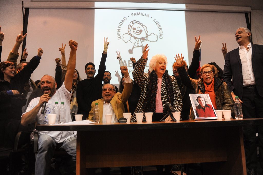 Nieto 133: es hijo de Cristina Navajas y Julio Santucho y se reencontró con su padre y sus hermanos