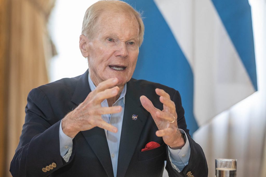 El titular de la NASA de visita por la Argentina, habló sobre los ovnis: "el mes que viene nuestros científicos presentarán un informe" 3 El titular de la NASA de visita por la Argentina, habló sobre los ovnis: "el mes que viene nuestros científicos presentarán un informe"