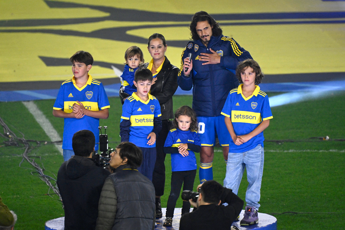 Cavani: “Ojalá pueda regalarle muchas alegrías a los hinchas de Boca”