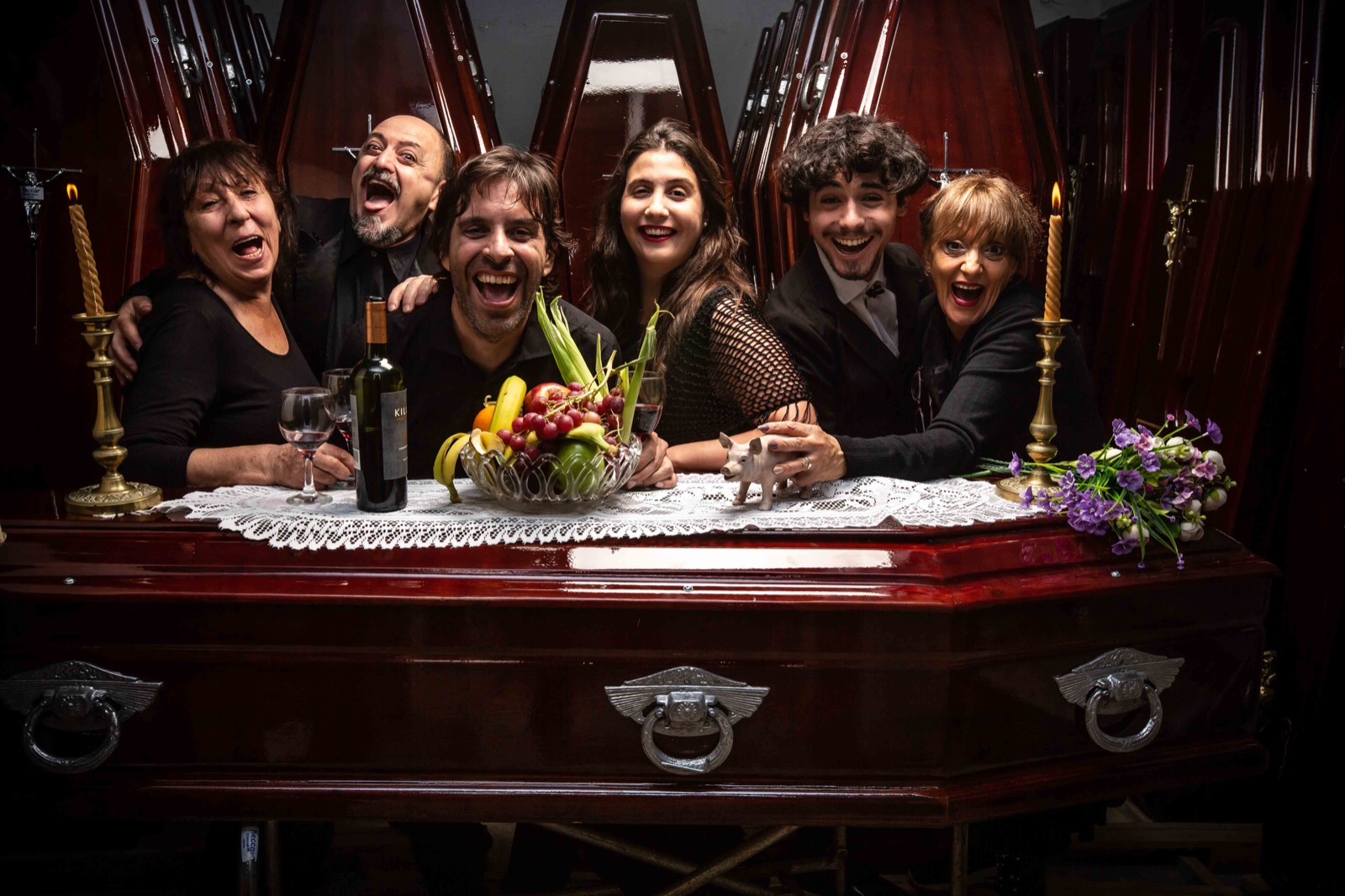 “El mejor cierre”, una obra para reírse de la muerte y la viveza criolla