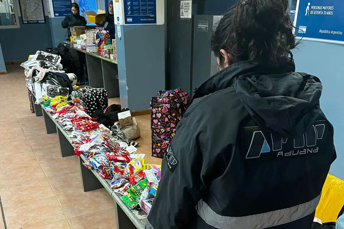 Quiso ingresar al país $1.500.000 en golosinas: “Traigo algunos comestibles para mi hijos”