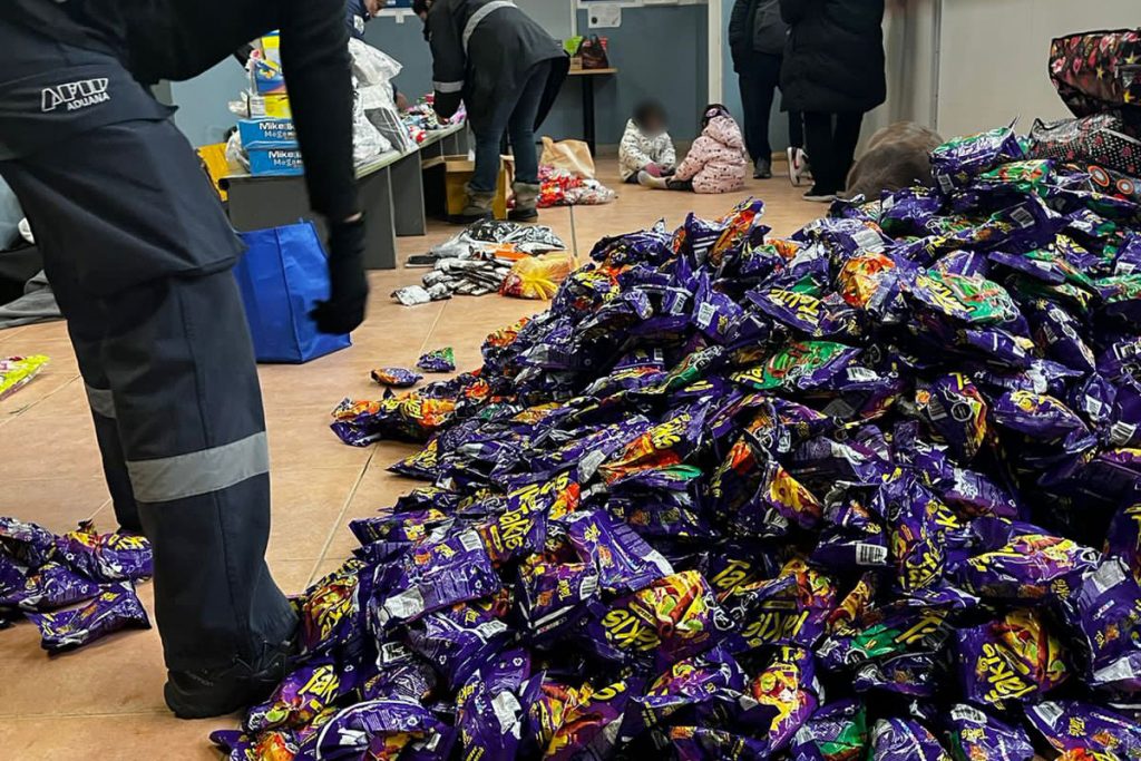 Quiso ingresar al país $1.500.000 en golosinas: “Traigo algunos comestibles para mi hijos” 1 Quiso ingresar al país $1.500.000 en golosinas: “Traigo algunos comestibles para mi hijos”