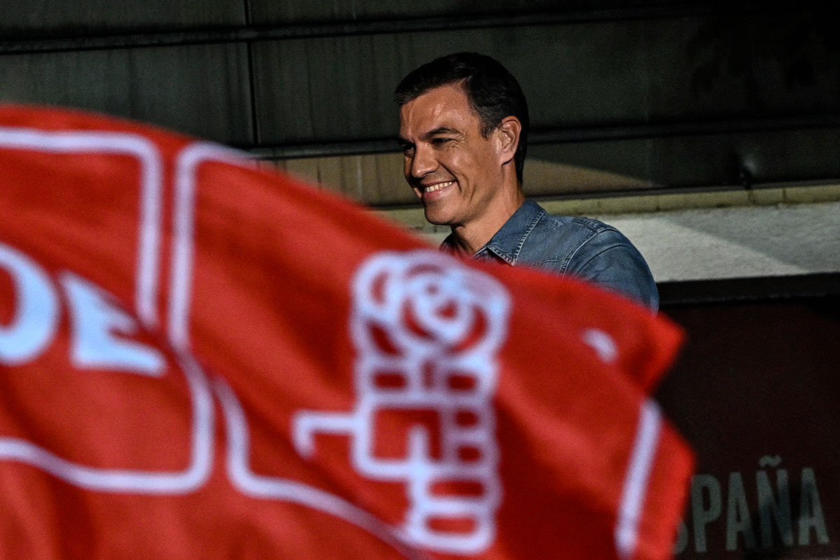 Pedro Sánchez seguirá en el gobierno español hasta que se aclare el panorama político