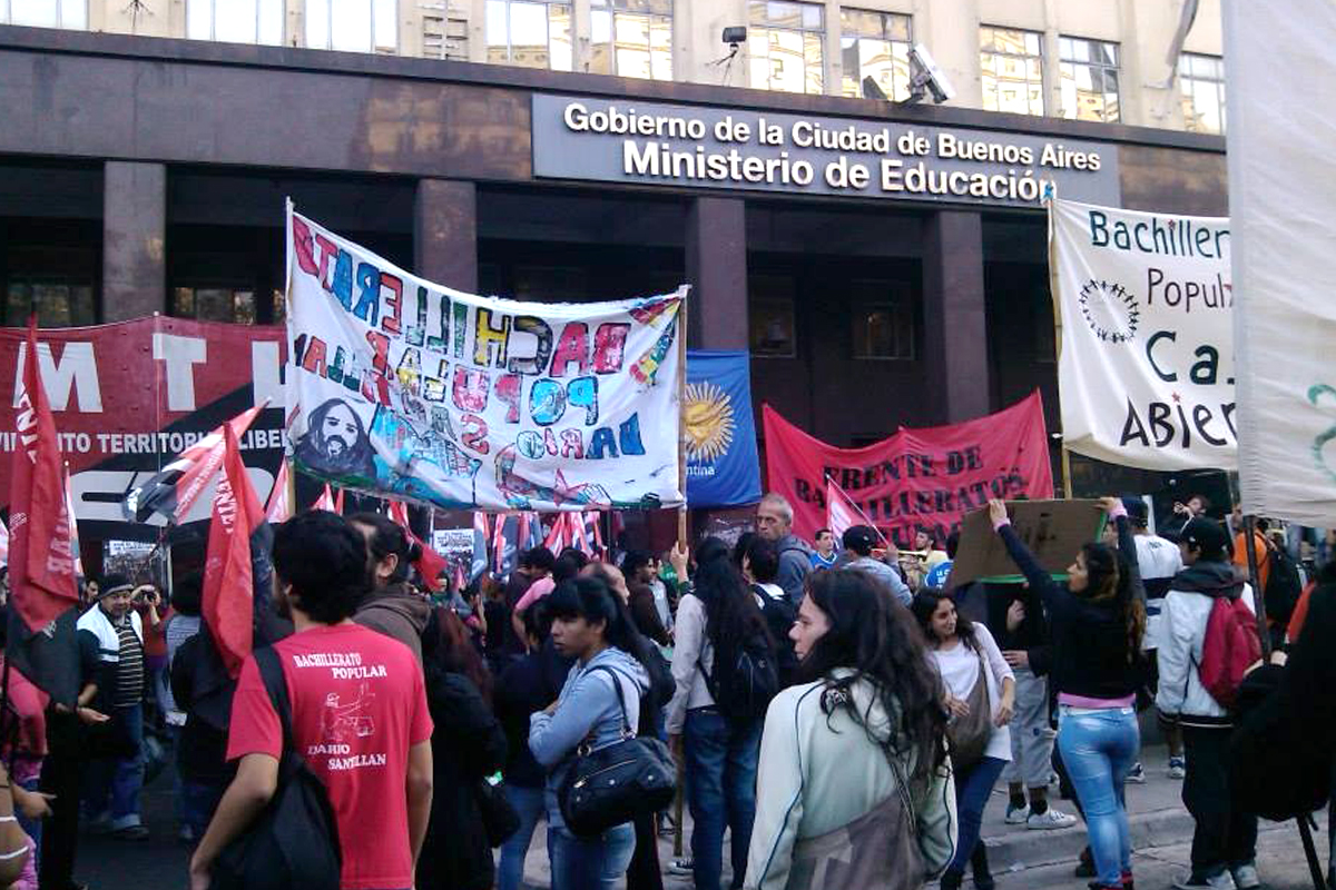 Ahora Jorge Macri va por los bachilleratos populares, tras el cierre de jardines maternales