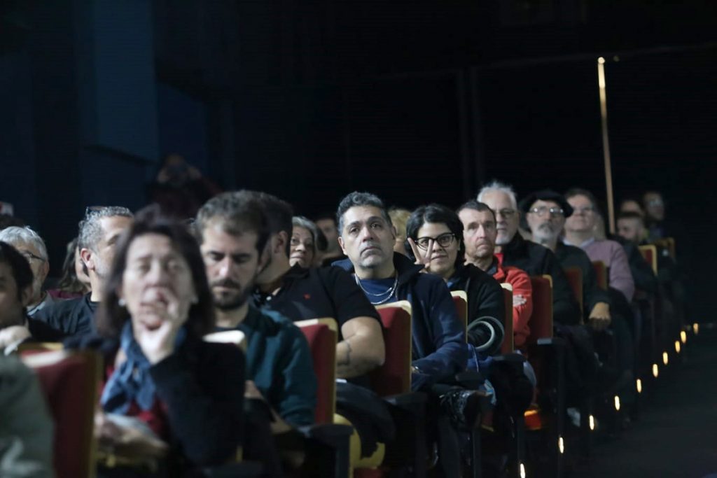 De la resistencia a la existencia: imágenes de una noche inolvidable y a sala llena en el Gaumont 3 De la resistencia a la existencia: imágenes de una noche inolvidable y a sala llena en el Gaumont