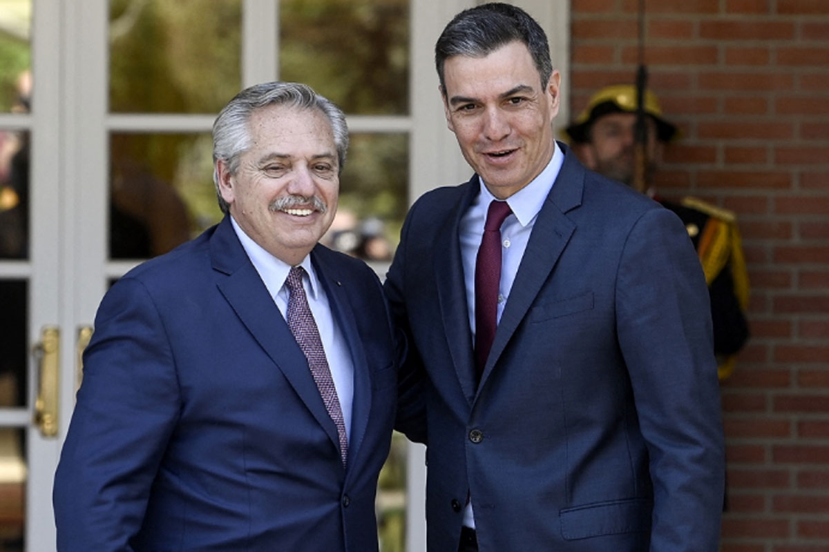 Pedro Sánchez celebró “el fracaso” de la derecha y Alberto Fernández lo felicitó por su elección