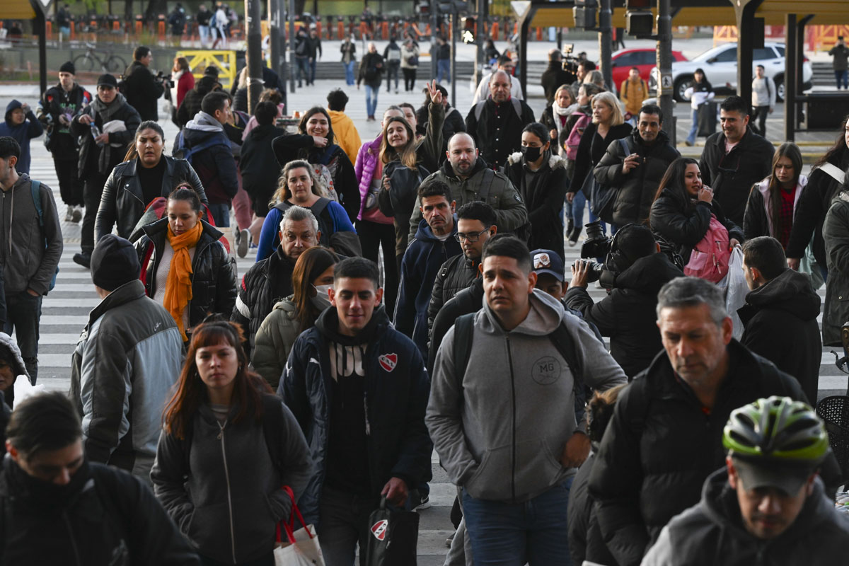 Trabajadores afectados por el paro de colectivos «conservarán goce íntegro de haberes»