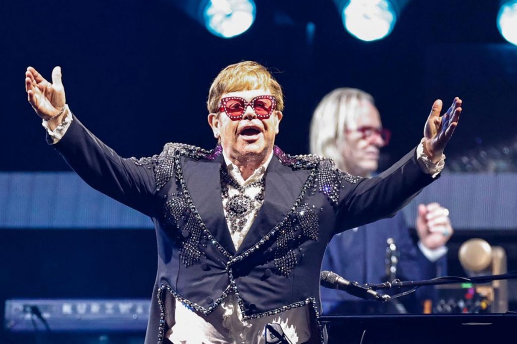 Elton John recibió un premio y aprovechó para dejar otra vez mal parado a Elon Musk 1 Elton John recibió un premio y aprovechó para dejar otra vez mal parado a Elon Musk