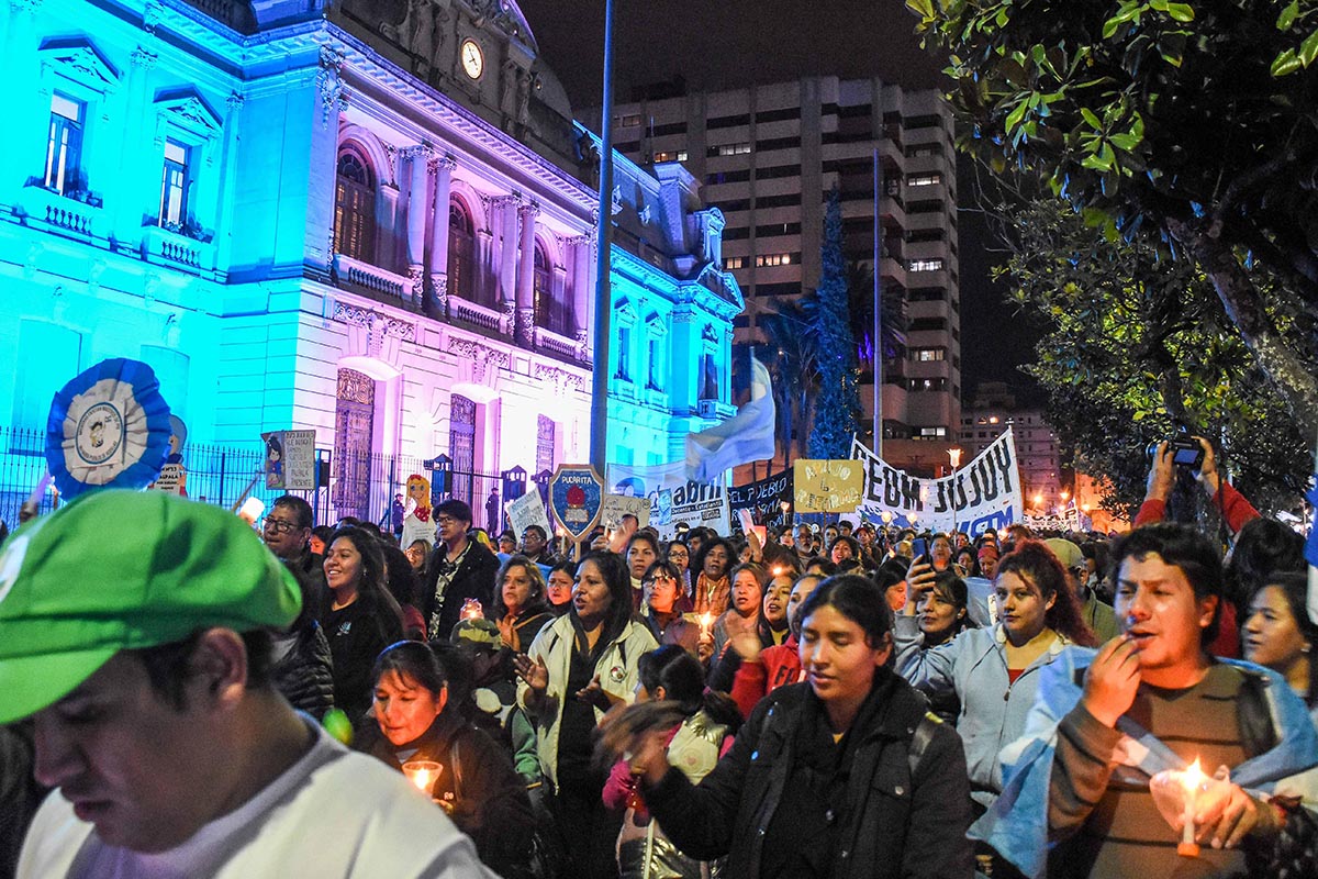 Nueva marcha de antorchas contra la reforma constitucional y por salarios dignos en Jujuy