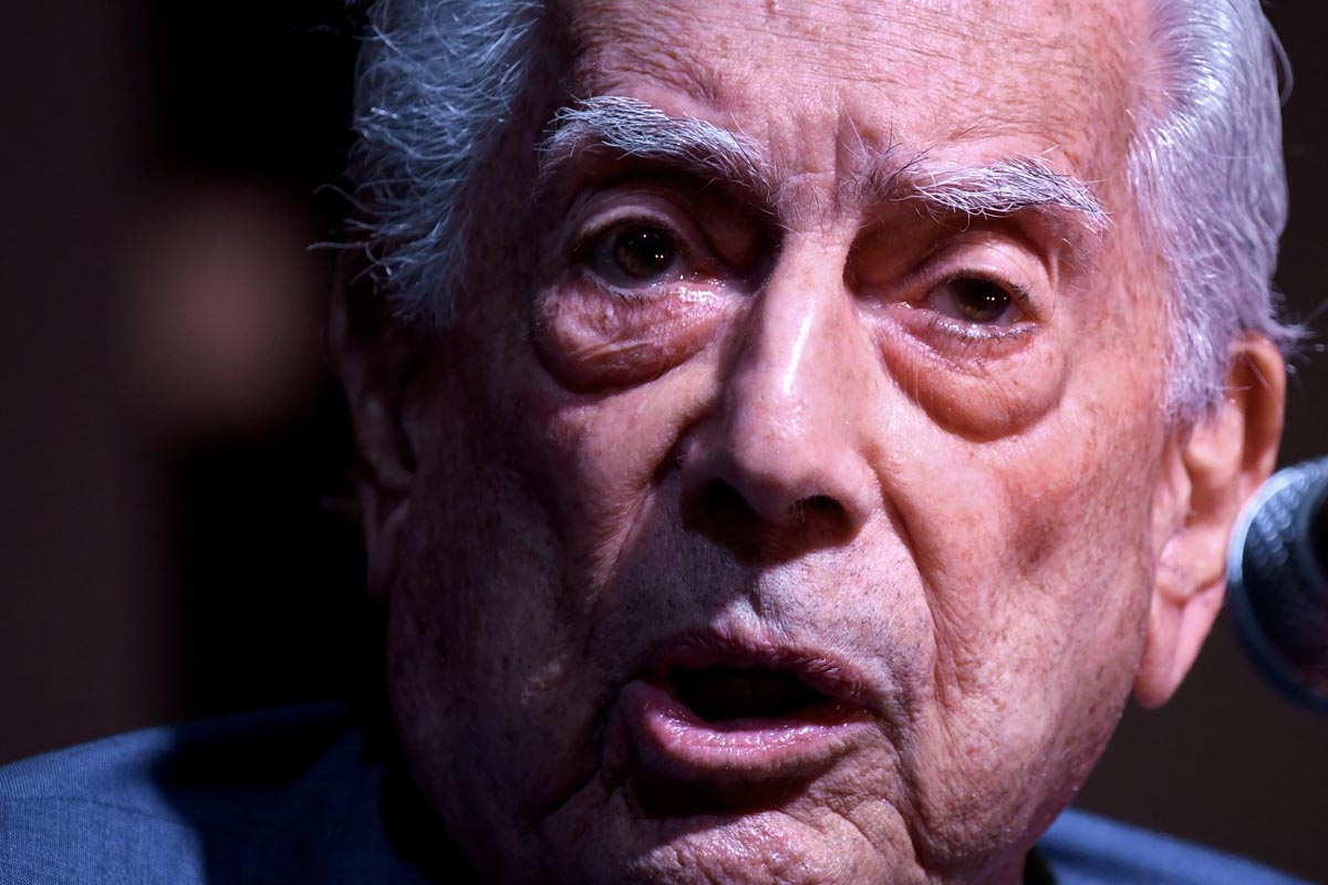 El Nobel de 87 años Mario Vargas Llosa fue dado de alta por Covid