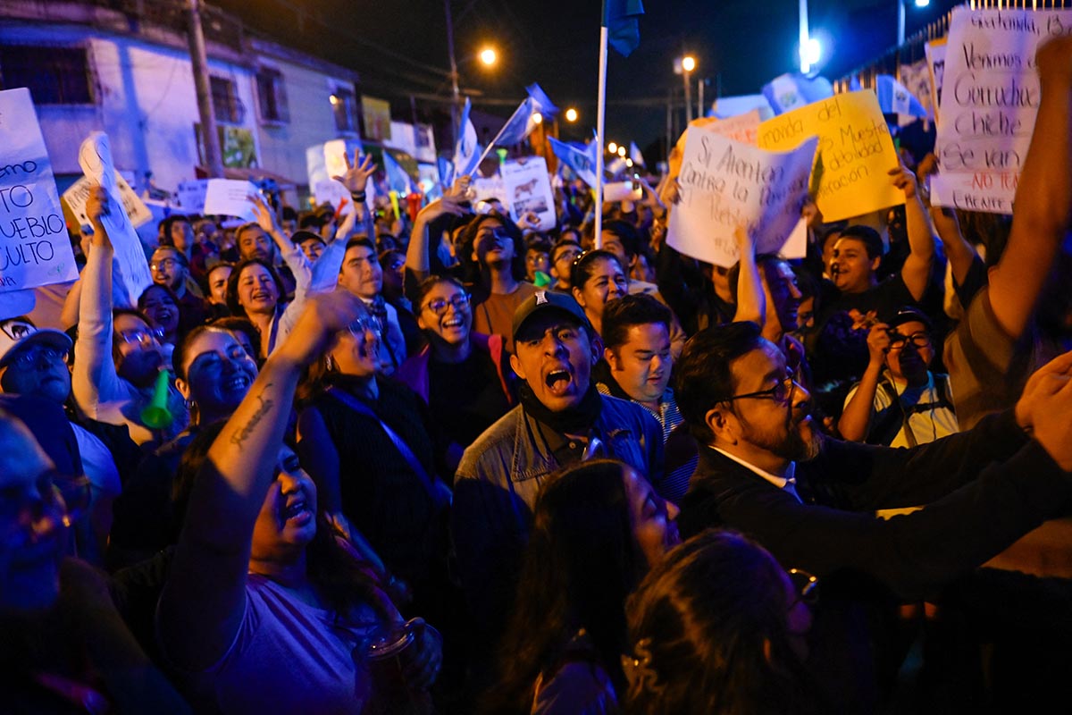 La Corte ratifica el balotaje luego de protestas por el intento judicial de inhabilitar a Bernardo Arévalo