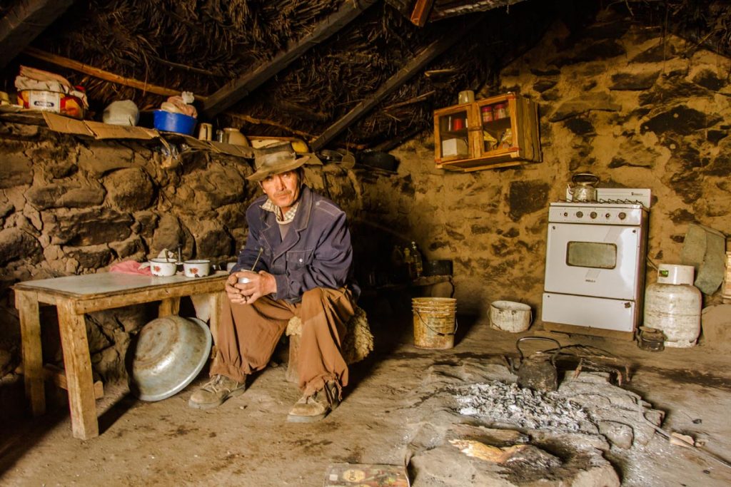 Vivir a la vera de un volcán: las tierras de Don Muñoz y los Correa, entre el cerro Wayle y el Tromen 1 Vivir a la vera de un volcán: las tierras de Don Muñoz y los Correa, entre el cerro Wayle y el Tromen