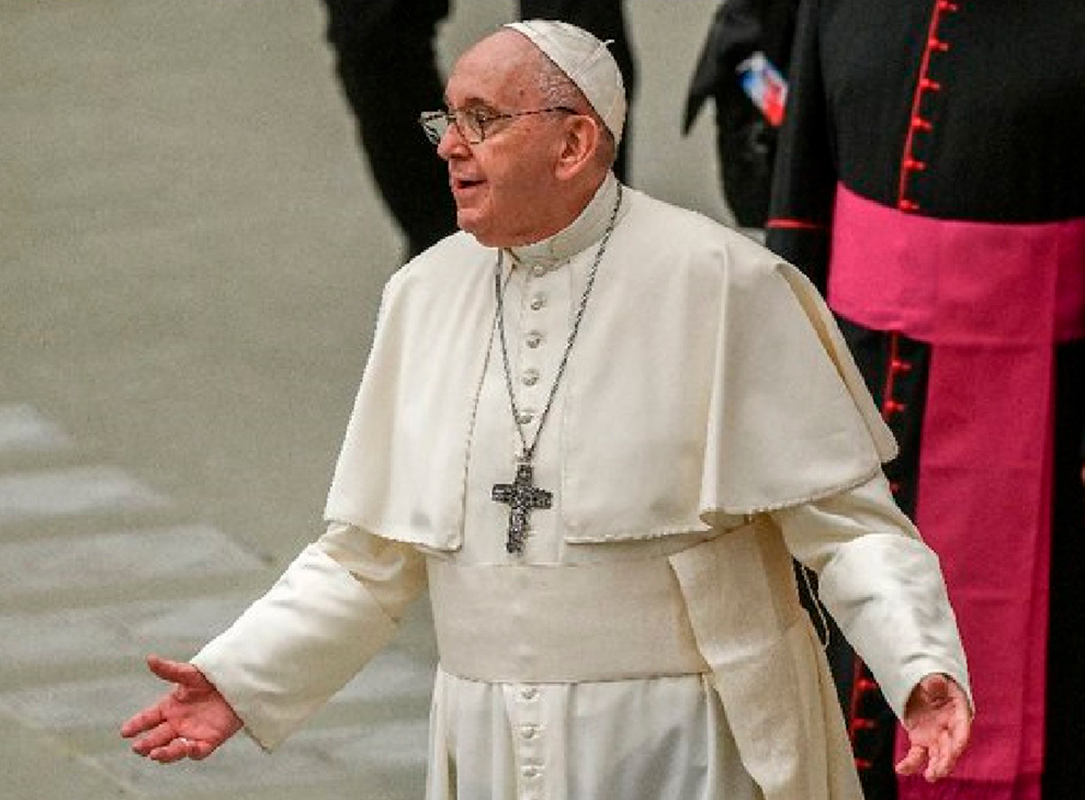 El Vaticano ahora admite que los padrinos de bautismo sean transexuales, pero «con condiciones»