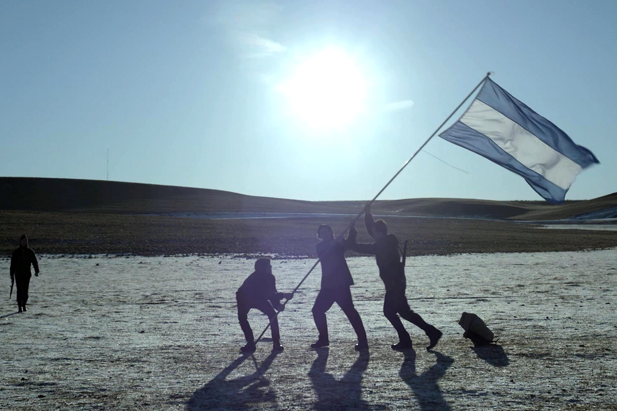 «Cóndor Uno Cero Cinco», la serie sobre el día en que un grupo de jóvenes plantó la bandera argentina en Malvinas