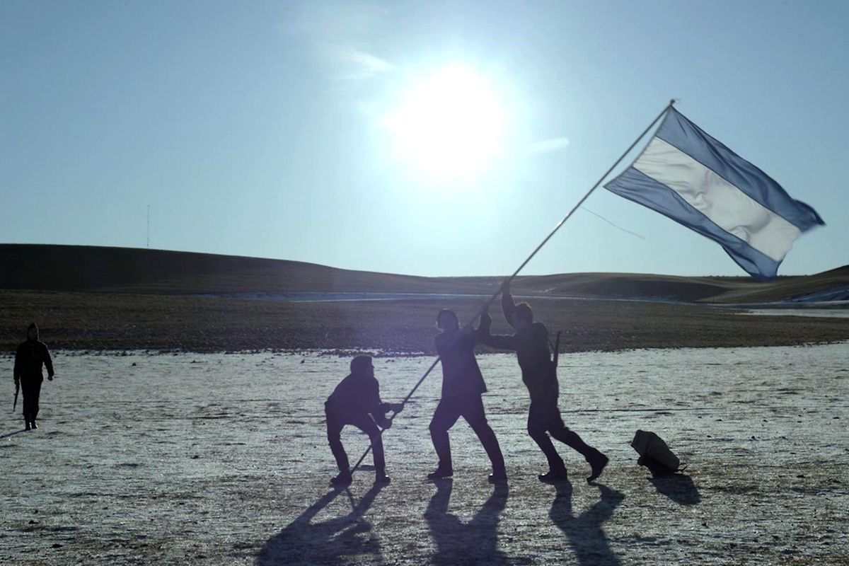 «Cóndor Uno Cero Cinco», la serie sobre el día en que un grupo de jóvenes  plantó la bandera argentina en Malvinas
