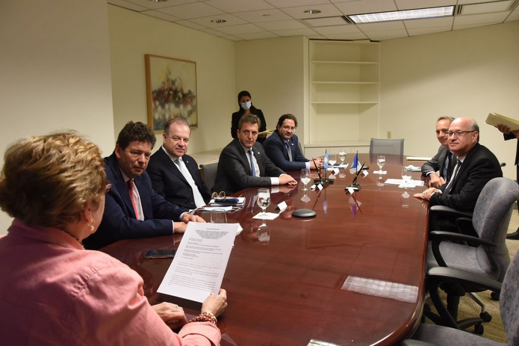 Massa dijo que en EEUU preocupa la propuesta de Milei de dolarización y la tildó de "cuentito"