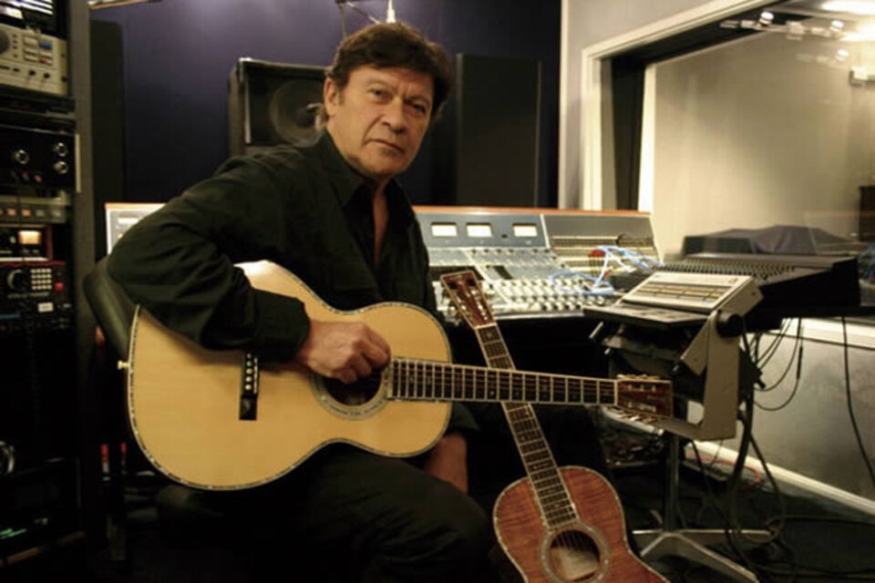 Murió Robbie Robertson, líder de The Band y colaborador de Bob Dylan y Martin Scorsese