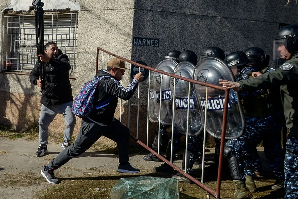 La madre de Morena Domínguez dijo que el barrio es "zona de nadie" y Berni aseguró que los asesinos ya fueron detenidos