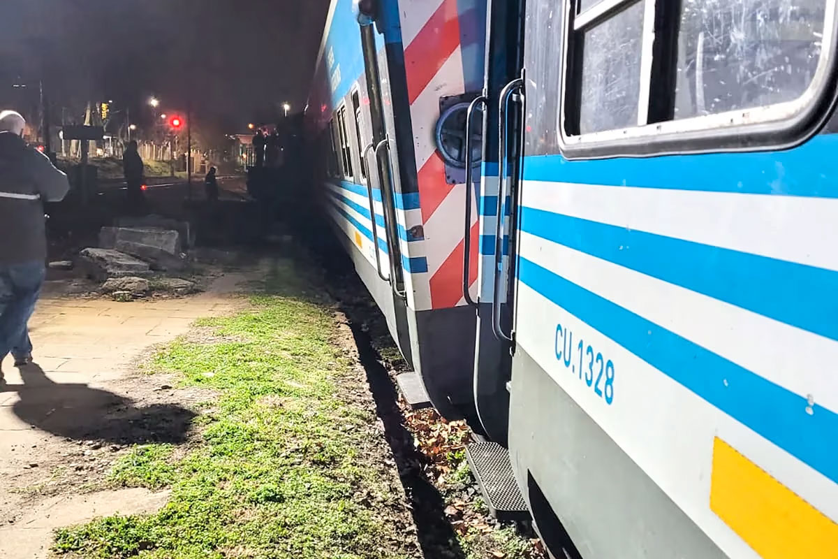Un tren del Mitre descarriló en Villa Ballester, sin víctimas