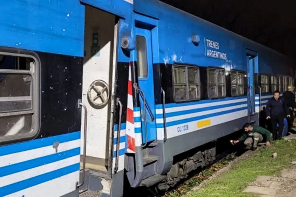 Un tren del Mitre descarriló en Villa Ballester, sin víctimas 1 Un tren del Mitre descarriló en Villa Ballester, sin víctimas