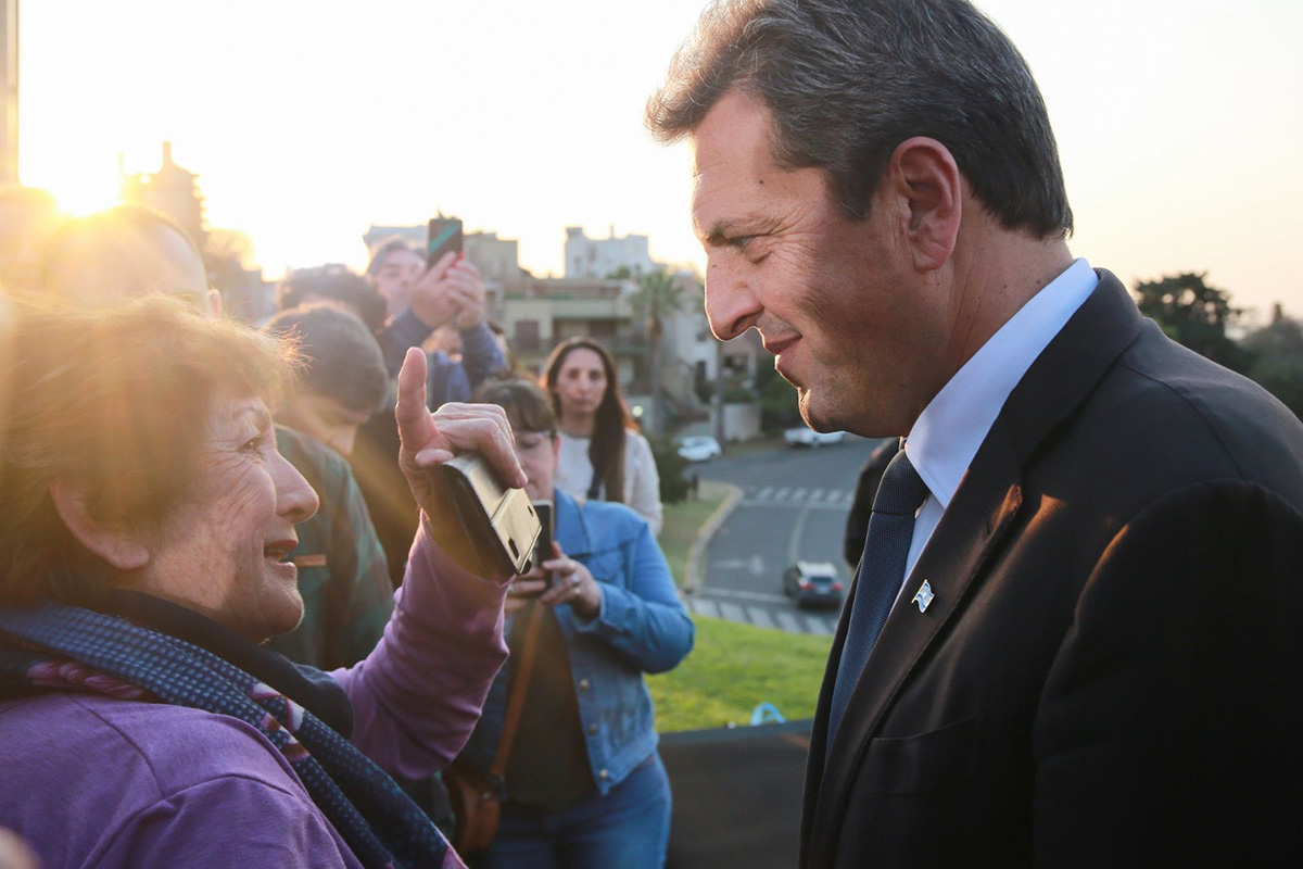 Massa anunció refuerzo alimentario de $45.000 para jubilados