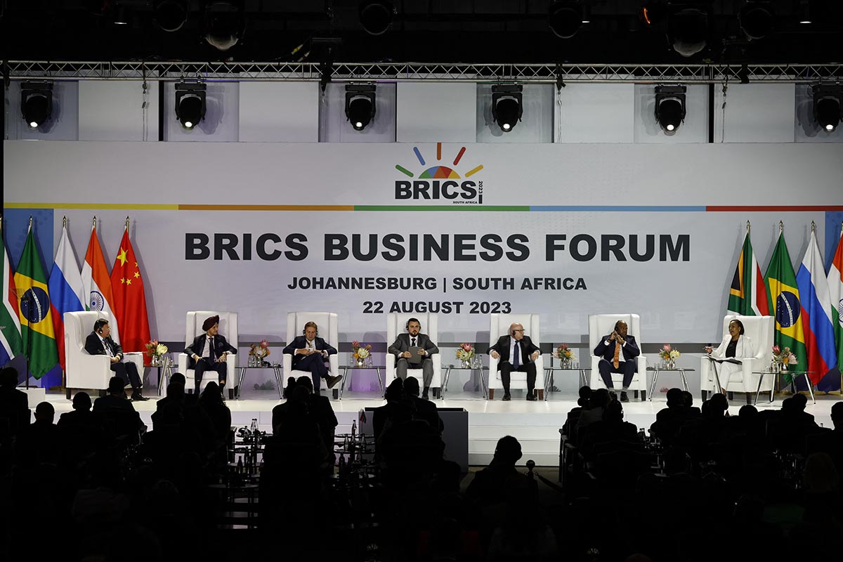 Cumbre en Johannesburgo: los BRICS debaten la incorporación de nuevos miembros y la desdolarización