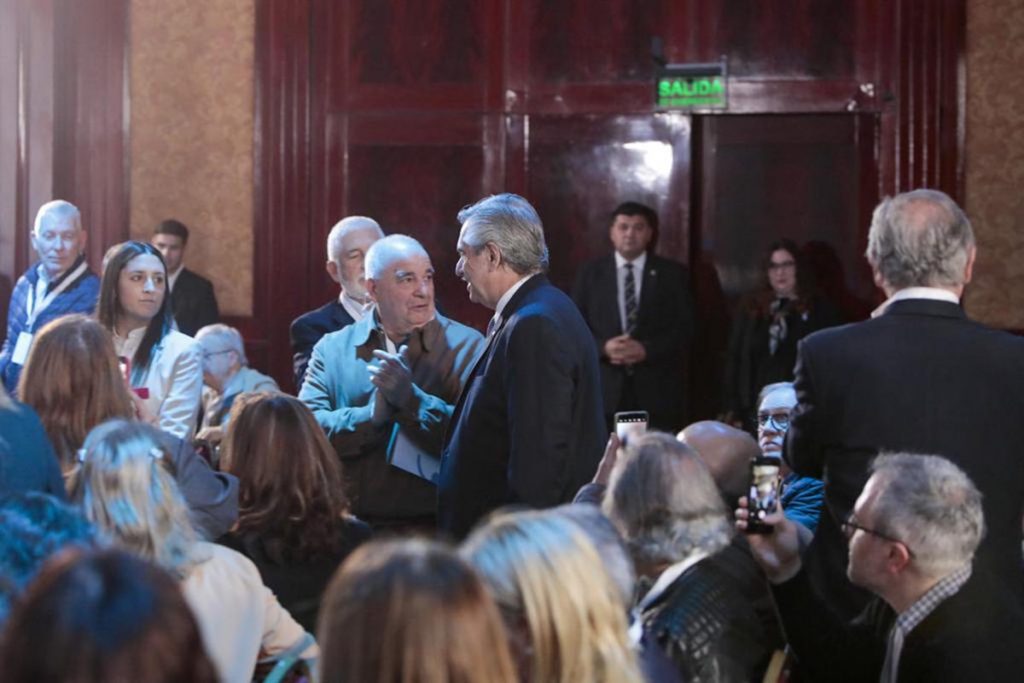 Alberto Fernández y Roig encabezaron el Foro Valor Argentino, organizado por referentes del cooperativismo 1 Alberto Fernández y Roig encabezaron el Foro Valor Argentino, organizado por referentes del cooperativismo