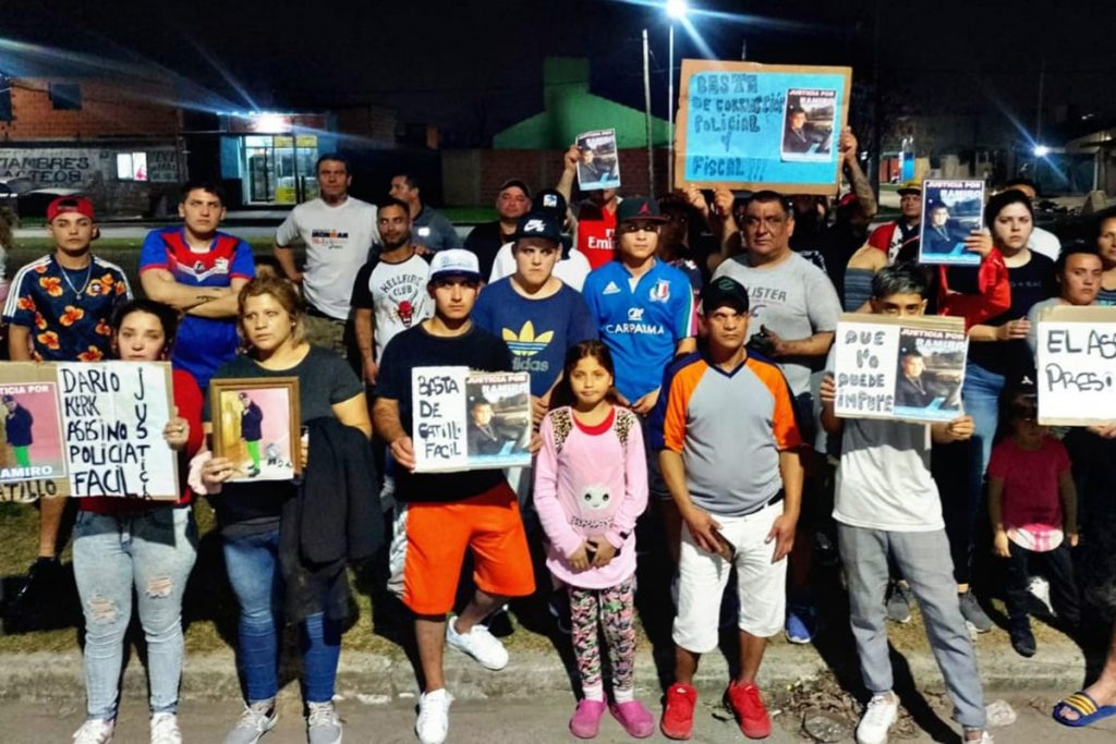 "La autopsia indicó cinco tiros, pero la ropa que nos entregaron en la morgue tiene como doce impactos de bala" 1 "La autopsia indicó cinco tiros, pero la ropa que nos entregaron en la morgue tiene como doce impactos de bala"