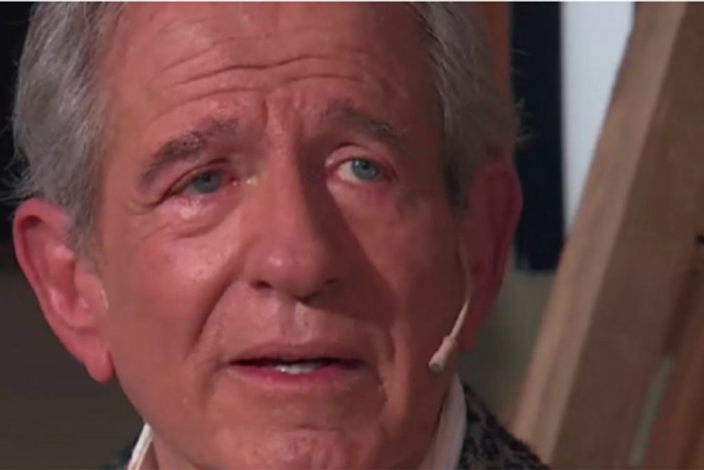 La difícil situación de Pablo Alarcón: actúa a la gorra en Plaza Francia porque no le alcanza la jubilación