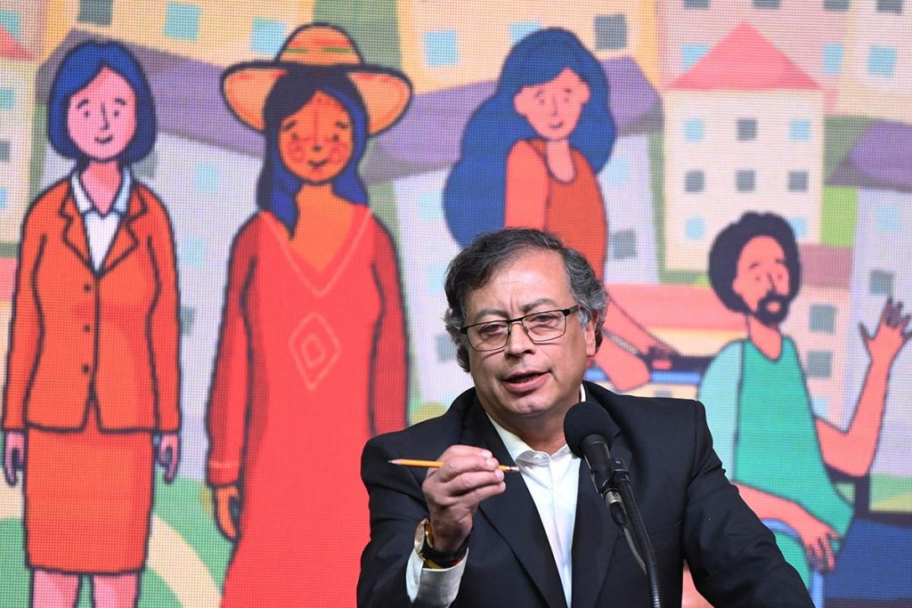 Colombia: Petro desmiente la denuncia de su propio hijo pero no acalla el escándalo