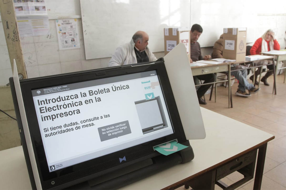 Cuál es la empresa que provocó el caos en las elecciones de la Ciudad con la urna electrónica