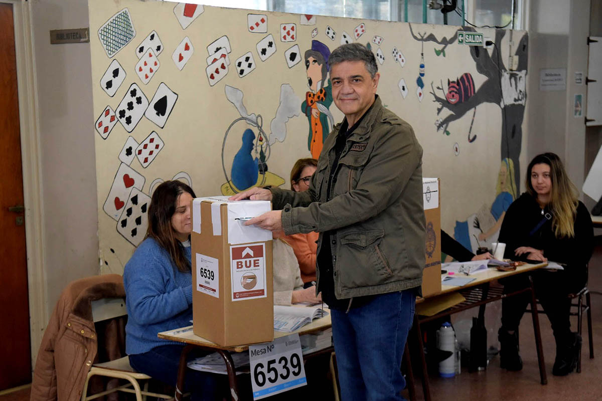 Jorge Macri: «Que nadie deje de tomarse las dos horitas que pueden llegar a tomar salir de su casa, llegar hasta el lugar de votación y votar»