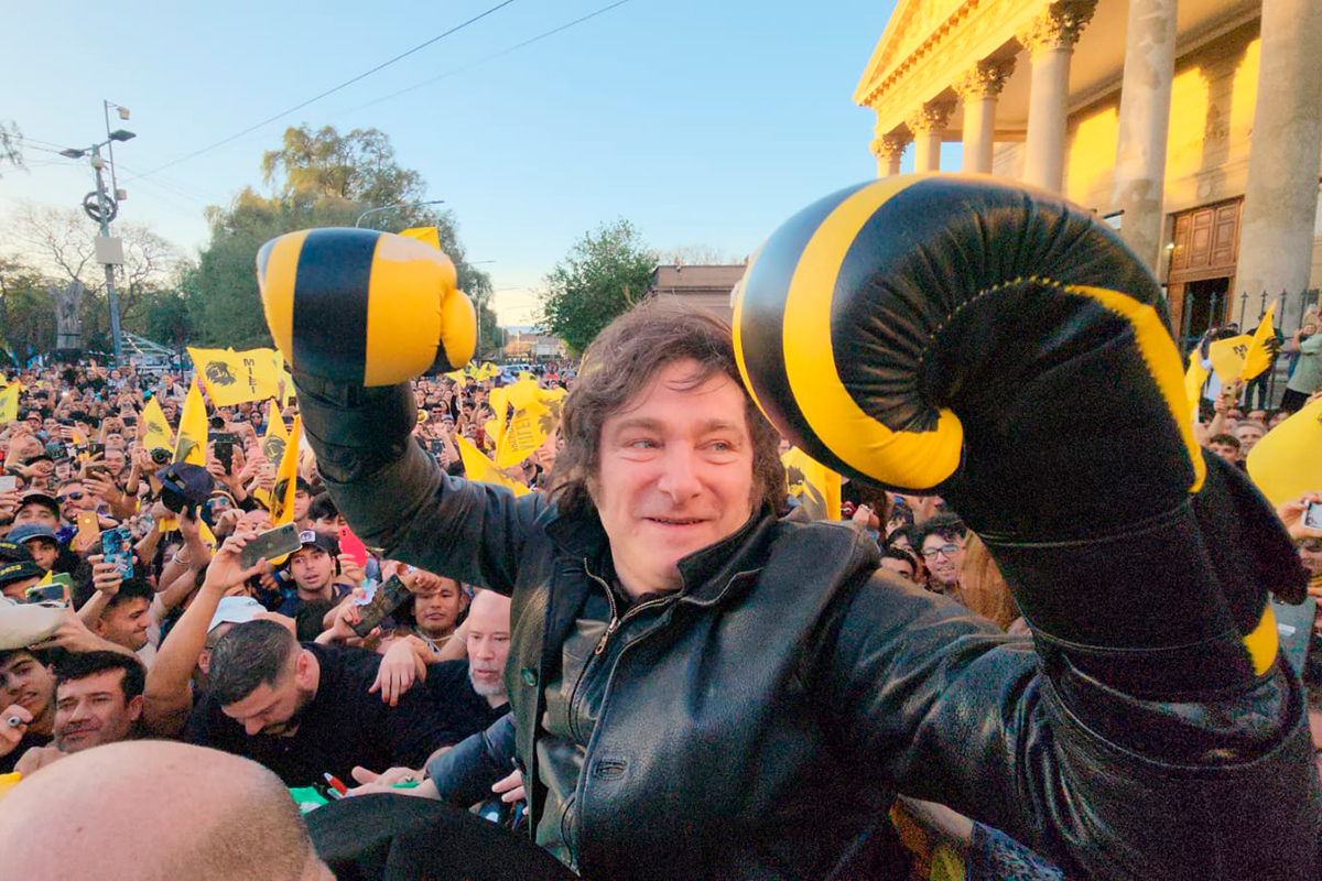 La dolarización y la tensión con el Papa abren fisuras dentro del equipo de Milei