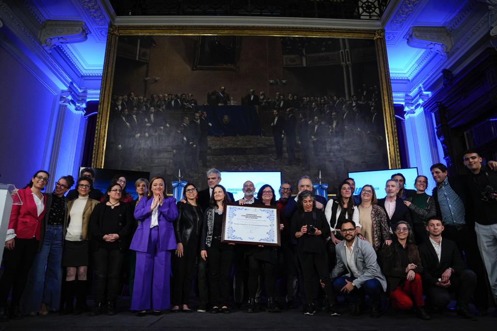 Cecilia Moreau distinguió al Equipo Argentino de Antropología Forense