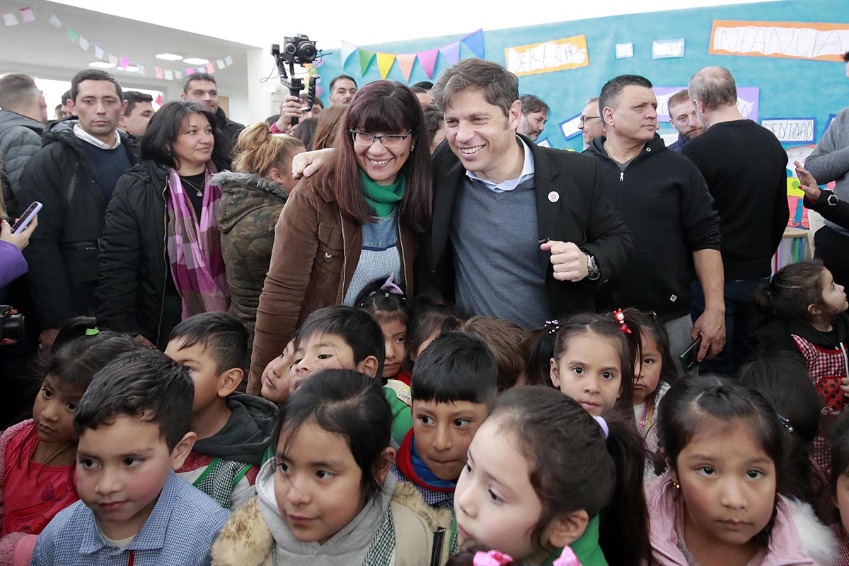 Tras el bono y el aumento, Kicillof lanzó créditos de hasta 5 millones para docentes y auxiliares