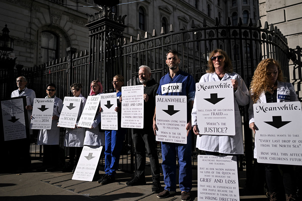 Médicos y residentes en el Reino Unido inician una histórica huelga conjunta