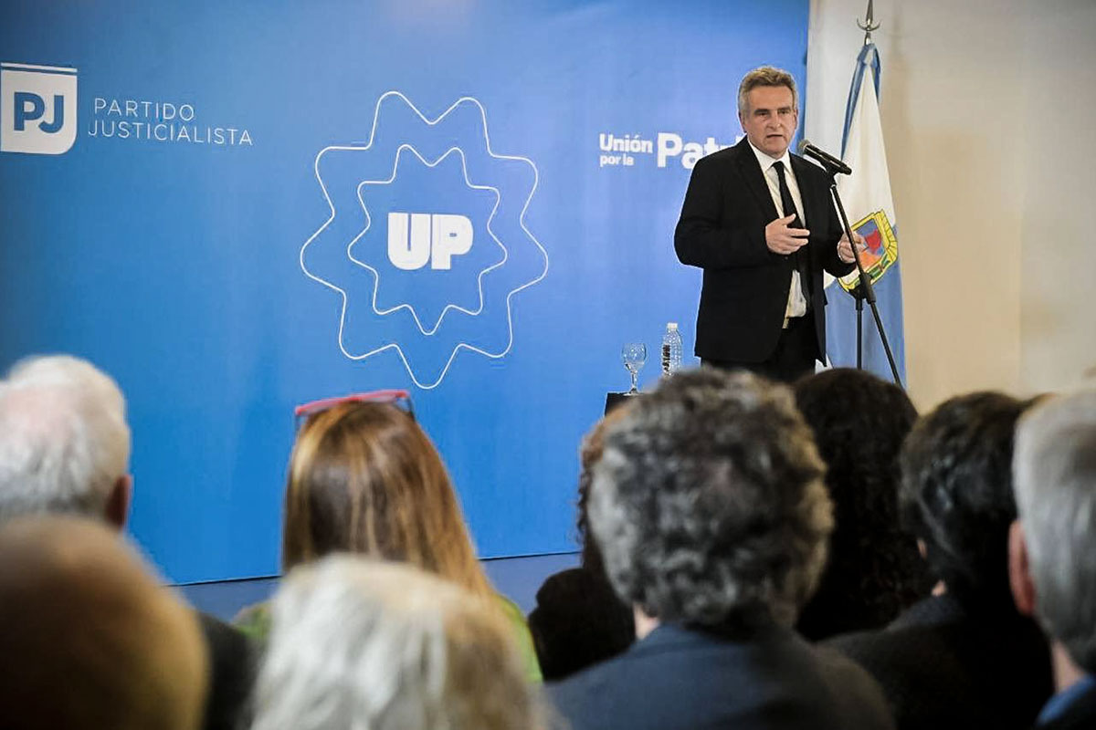 Agustín Rossi en la sede del PJ: «Tenemos que tratar de no empezar de cero cada cuatro años»