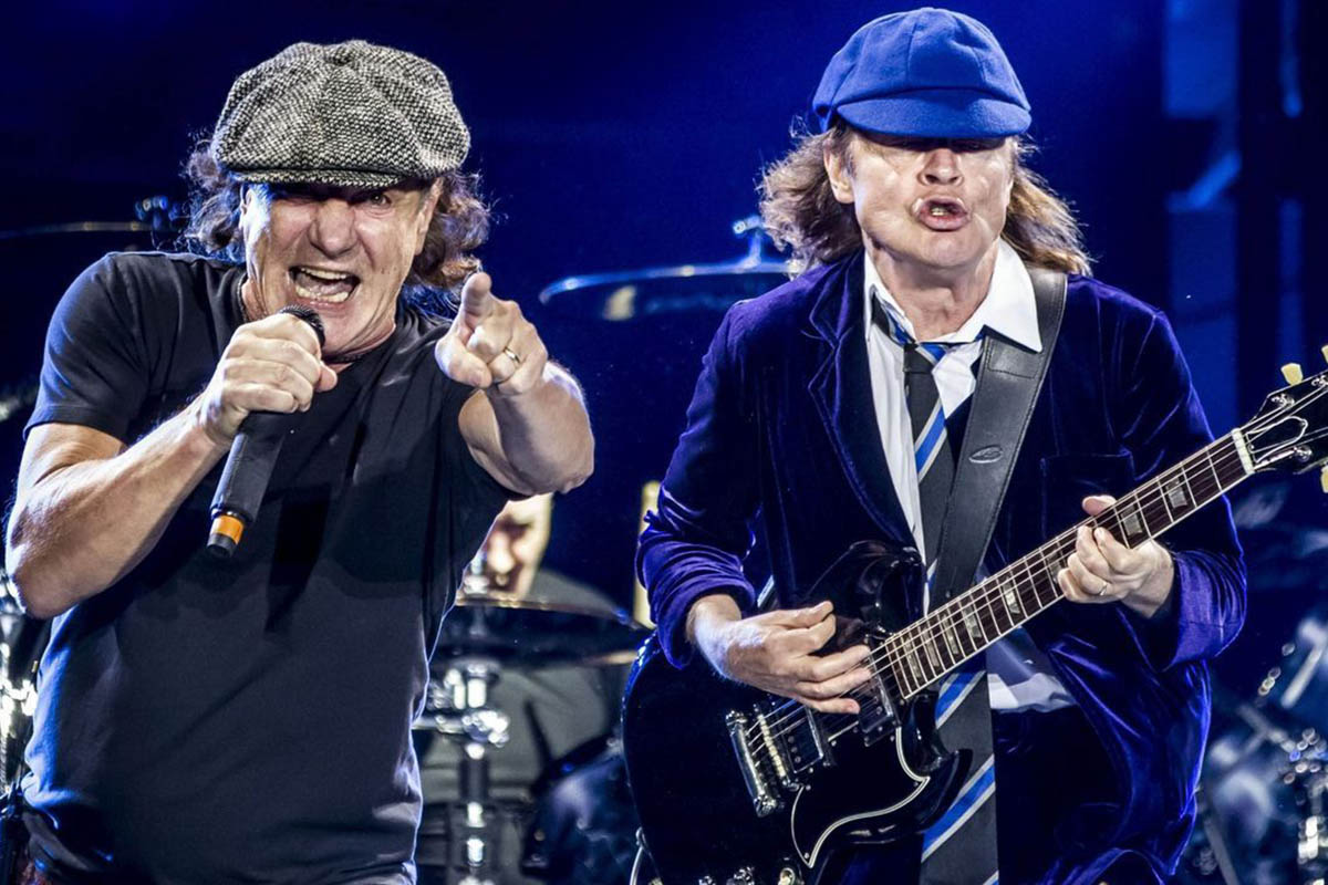 AC/DC vuelve a tocar después de siete años y comparte un ensayo con Brian Johnson de nuevo en las voces