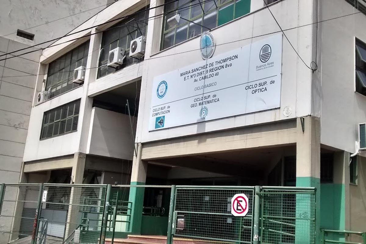 Estudiantes de una escuela porteña sufrieron vómitos, ardor en los ojos y garganta por posible inhalación de gas