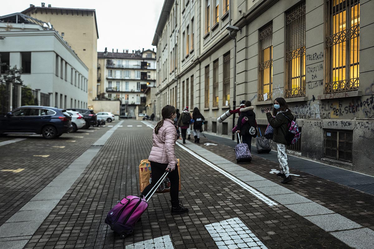 El gobierno italiano analiza penar con cárcel a quienes no manden a sus hijos a la escuela