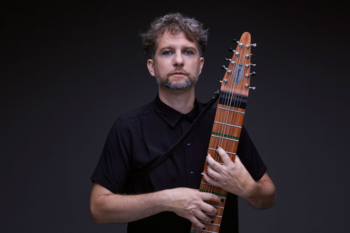 Sebastián Bianchini lanza su primer disco solista y juega entre el pasado y el futuro con invitados de lujo