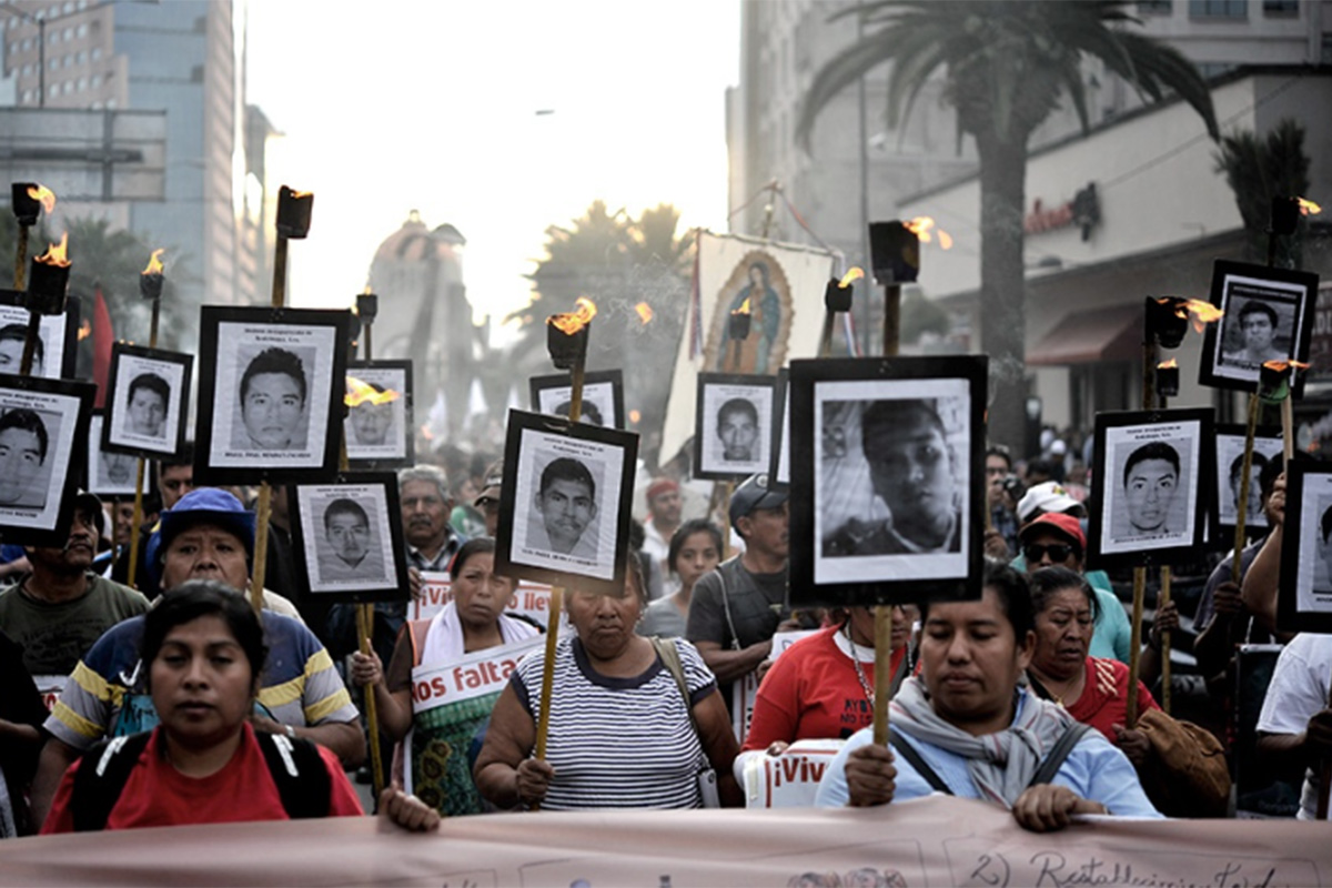 El Gobierno mexicano presentó un informe con tres hipótesis sobre la desaparición de los 43 estudiantes