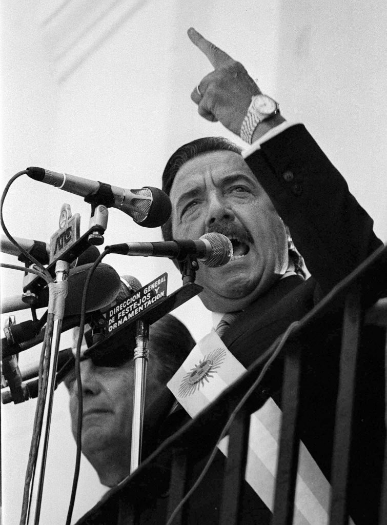 A 40 años del triunfo de Alfonsín, Milei lo acusó de "autoritario" y apuntó contra los radicales 1 alfonsin
