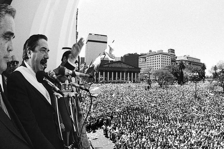 Polaroids de 40 años de democracia