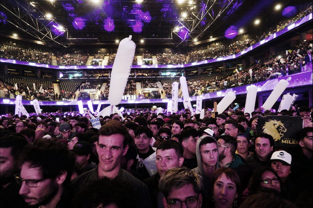 El cierre de Milei: último show del "loco" de la motosierra