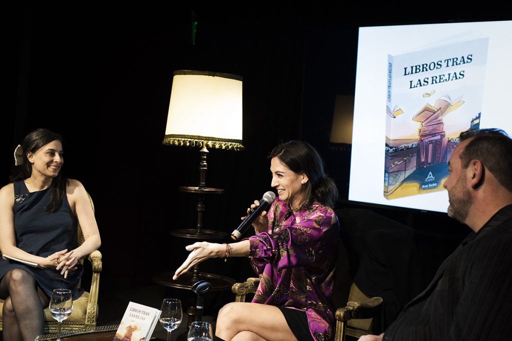 Ana Sicilia presentó su obra "Libros tras las rejas"