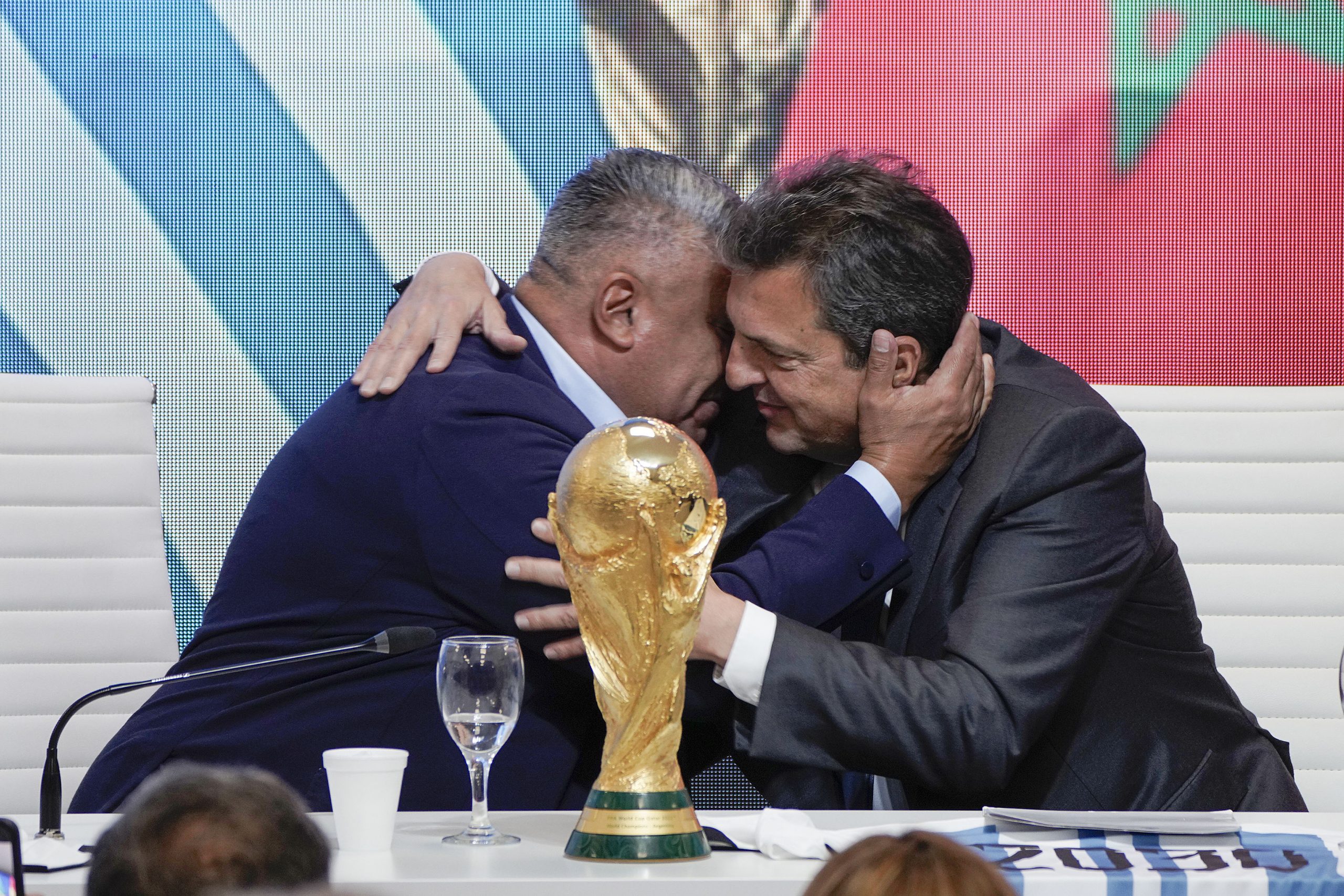 Massa sugirió que el partido inaugural del Mundial 2030 sea en «Córdoba, Santiago o Mendoza»