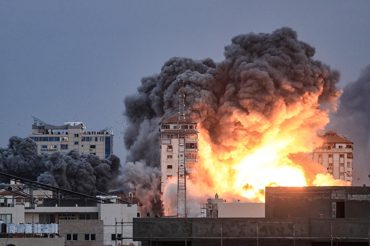 Israel intensifica los bombardeos en Gaza y mata a nueve empleados de la ONU